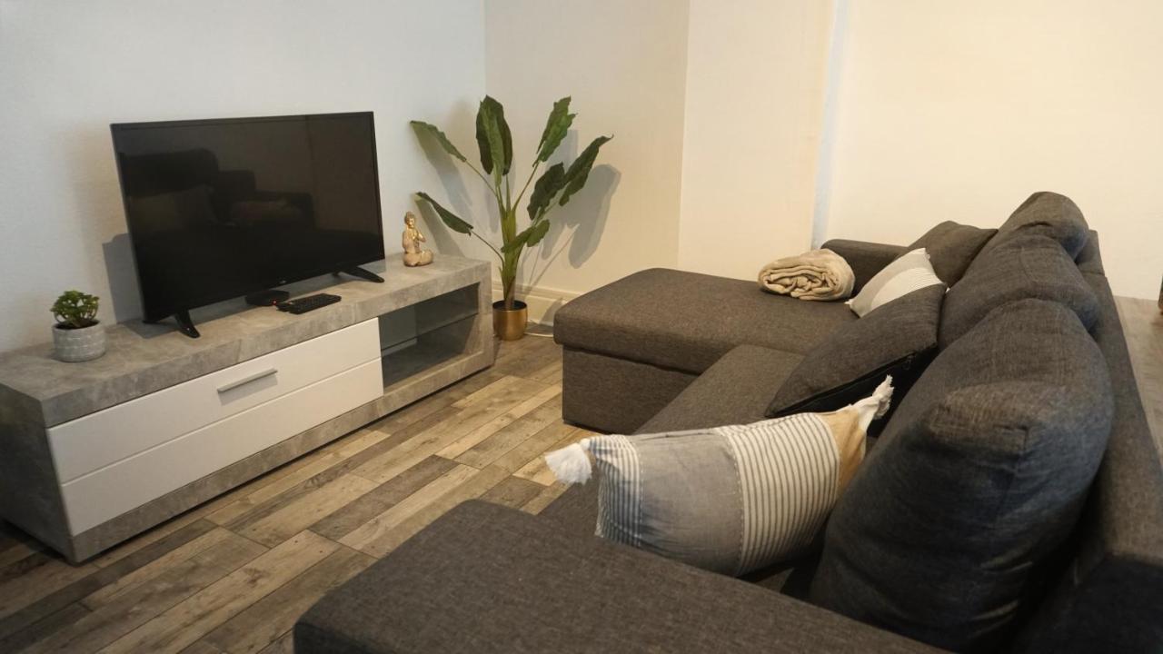 Logement Spacieux - Face A La Gare Et Centre-Ville Эпиналь Экстерьер фото